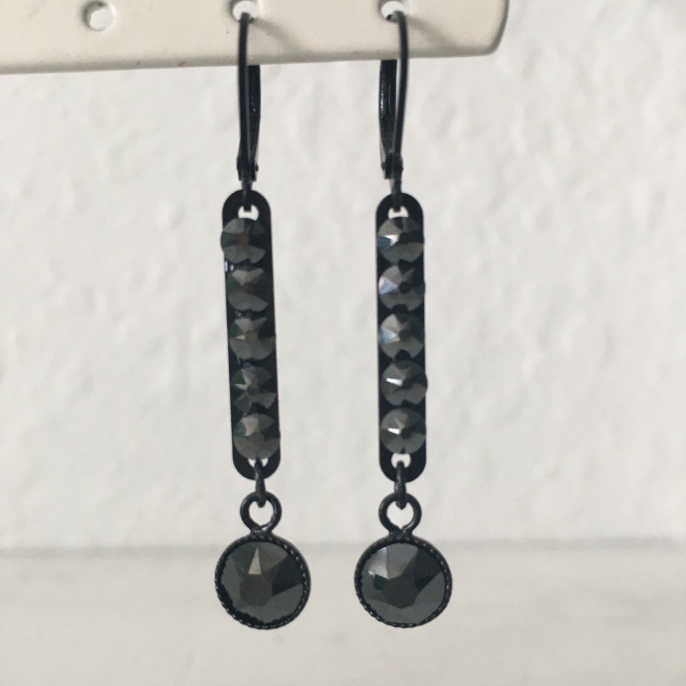 Black earrings 🖤 - Picture 2 of 2